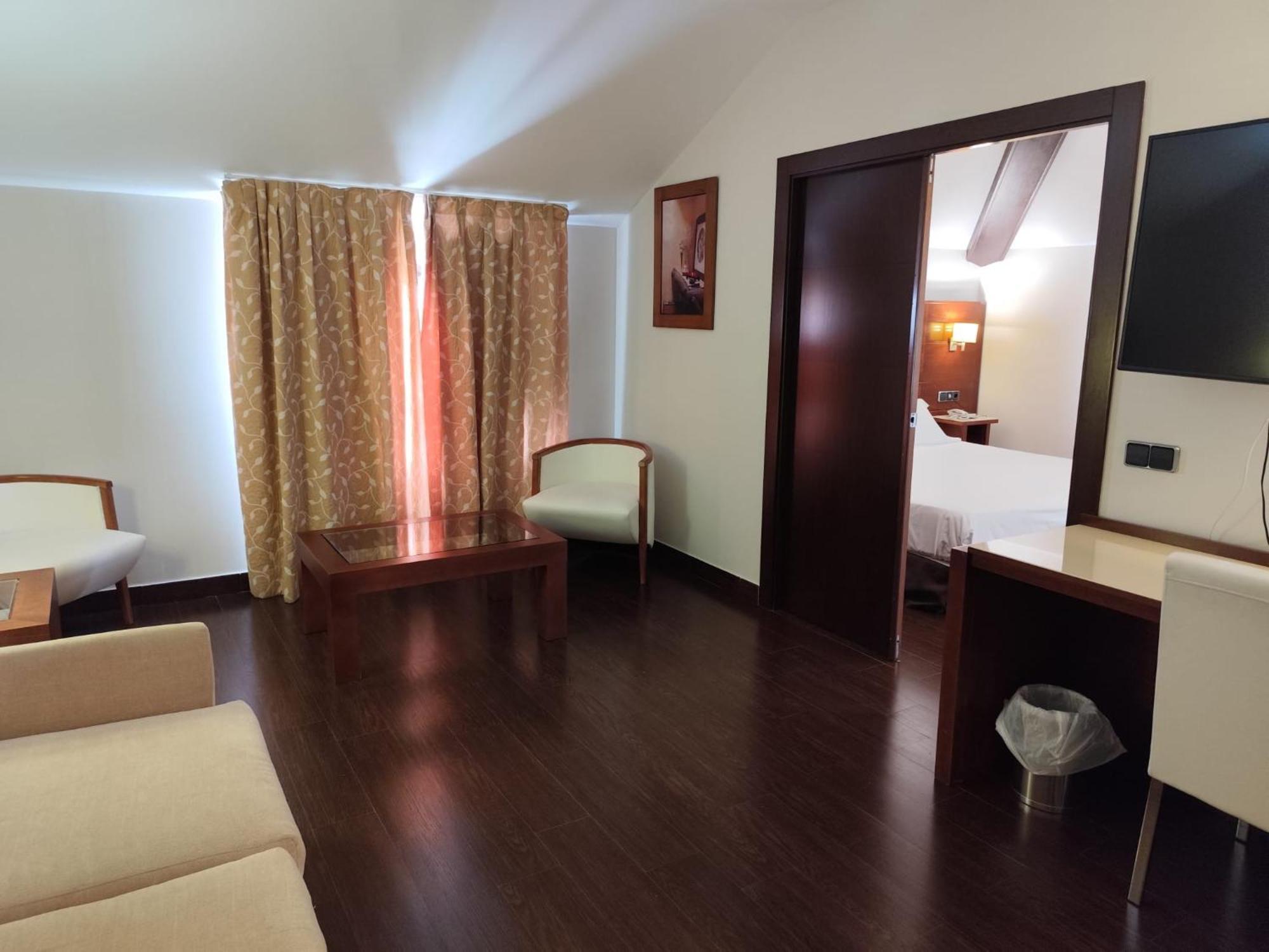 Hotel Hidalgo Esquivias Exterior photo